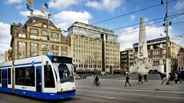 amsterdam-start-met-pinnen-in-bus-en-tram.jpg