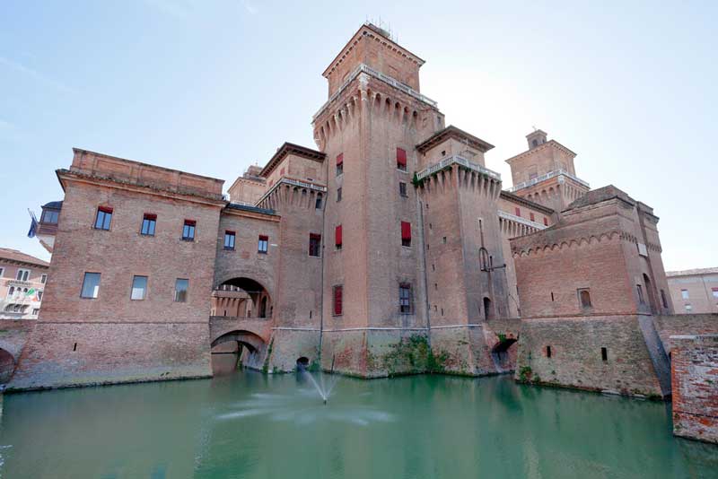 Italy-Ferrara-Castello-Estense-shb.jpg