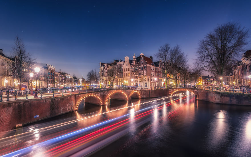 take-a-breath-of-the-old-days-by-looking-at-my-photos-of-amsterdam-at-night-9__880.jpg