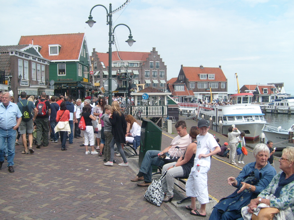 volendam_harbour.jpg