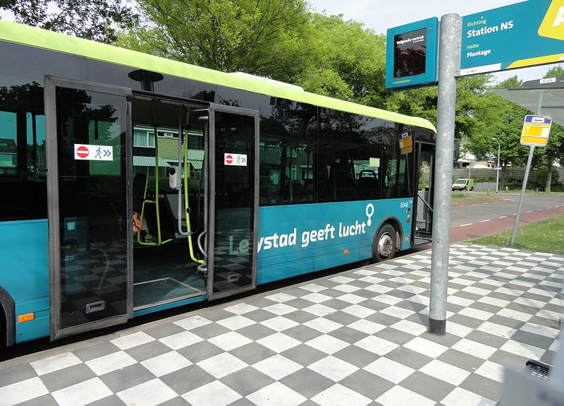 800px-Stadsbus_Lelystad-800x575.jpg