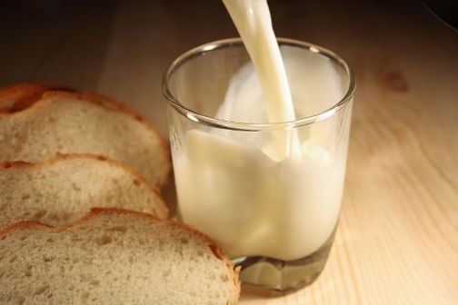 glass_of_milk_and_bread_large.jpg