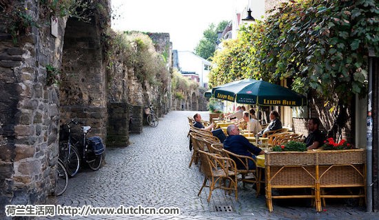 Old-City-Wall-and-Cafe.jpg