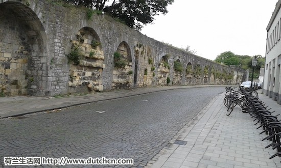 Maastricht_-_3rd_old_wall_-_near_Nieuwenhofstr_1.jpg