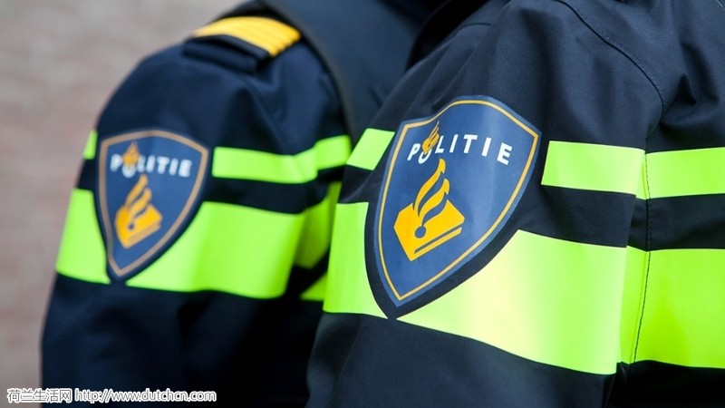 mouw-nieuwe-uniform-politie.jpg