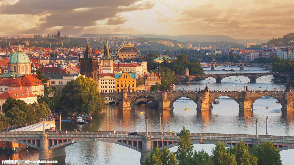 Bridges-Prague_meitu_3.jpg