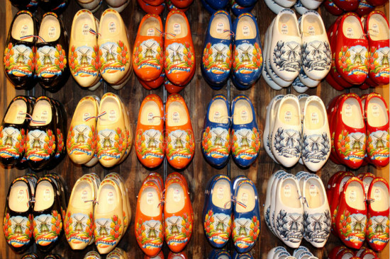 dutch-wooden-shoes-wall-display-traditional-zaanse-schans-holland-52566069_meitu_9.jpg