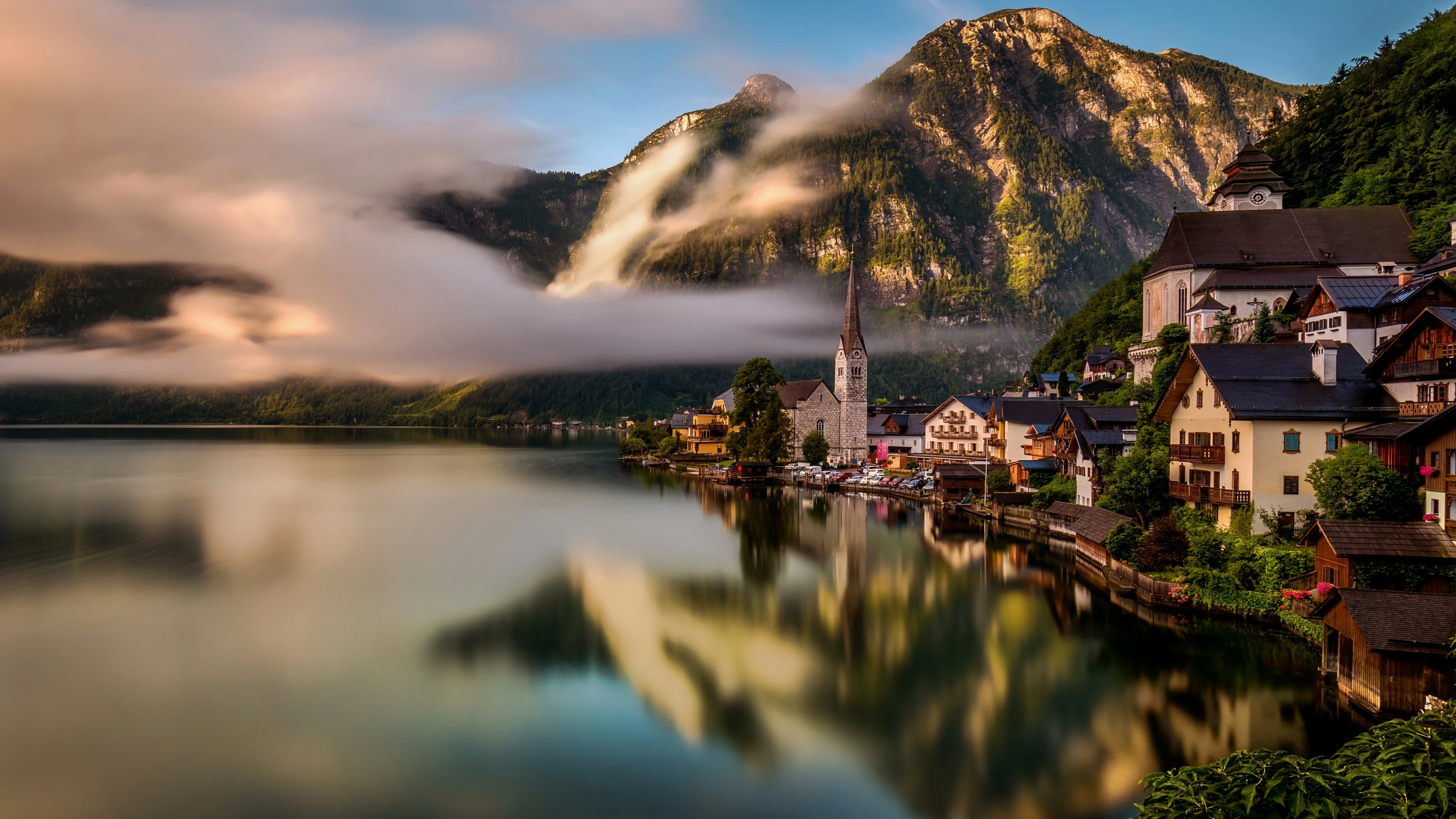 Travel-to-Hallstatt-Austria-lake-water-reflection-houses-Alps-fog_3840x2160.jpg
