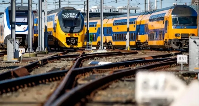 NS取消夜间和高峰时段部分列车，涉及阿姆、鹿特丹和乌特...