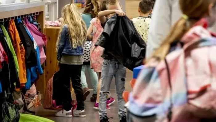 儿童新冠确诊数剧增，荷兰25%的小学生不能到学校上课