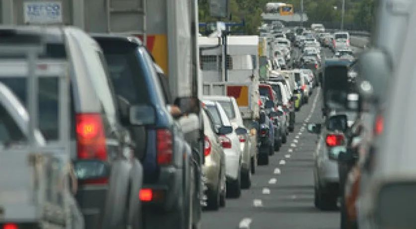 燃油价格上涨能治理城市交通？荷兰早高峰的车辆少了一半