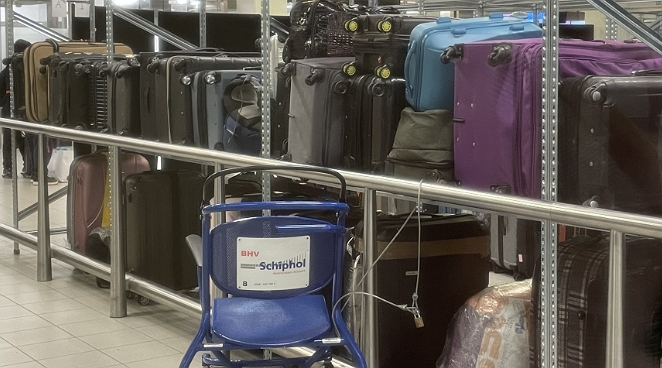 人太多…荷兰机场滞留行李上千件，真正的出境高峰才刚刚开始