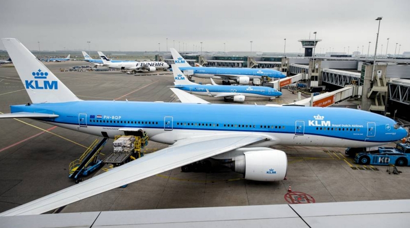 突发！荷兰航空拒绝有托运行李旅客上飞机，改签费用还得自己掏钱包