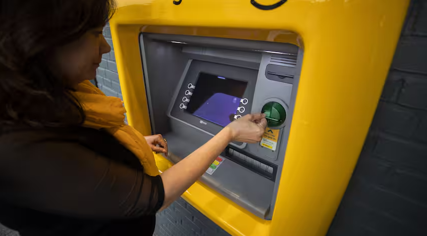 这事越来越离谱了！钱放荷兰银行还要倒贴？费用涨得比通胀还快